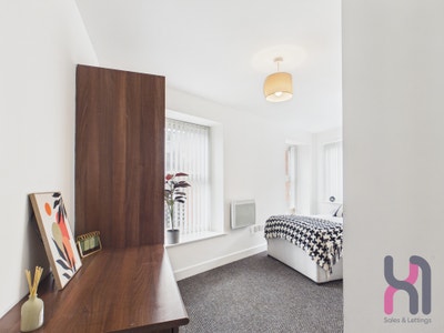 Students, This Is for You! 5 Bed Available L15 Main Photo