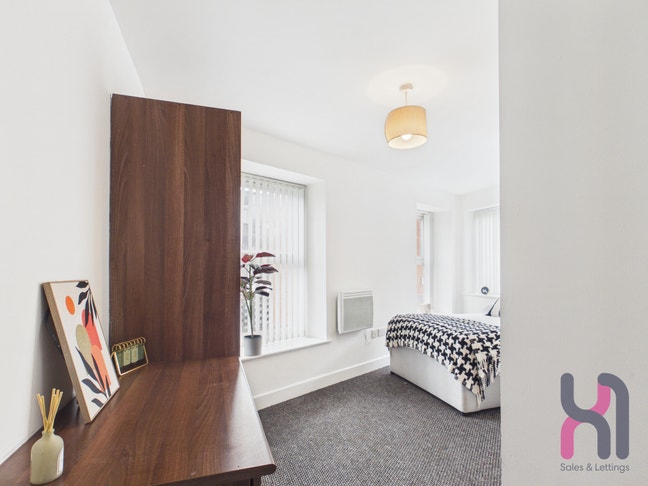 Students, This Is for You! 5 Bed Available L15 Main Photo