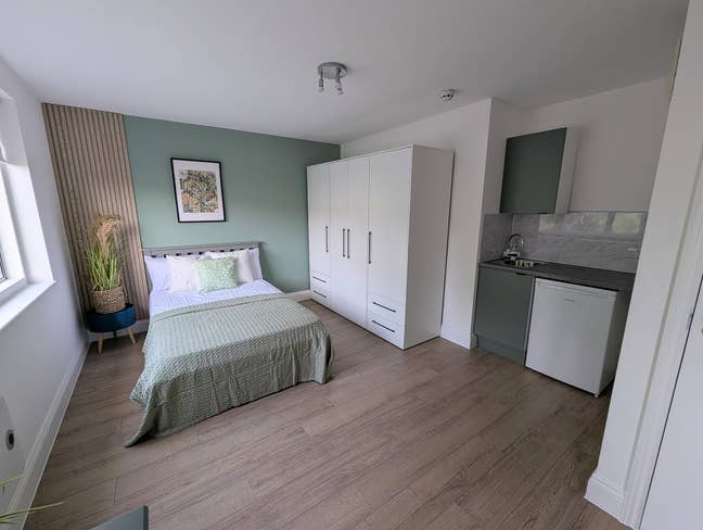 Independent Studio-style En-suite With Kitchenette Main Photo