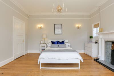 Large Double Room in SW19  Main Photo