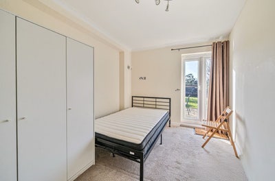 Double Bedroom  Main Photo