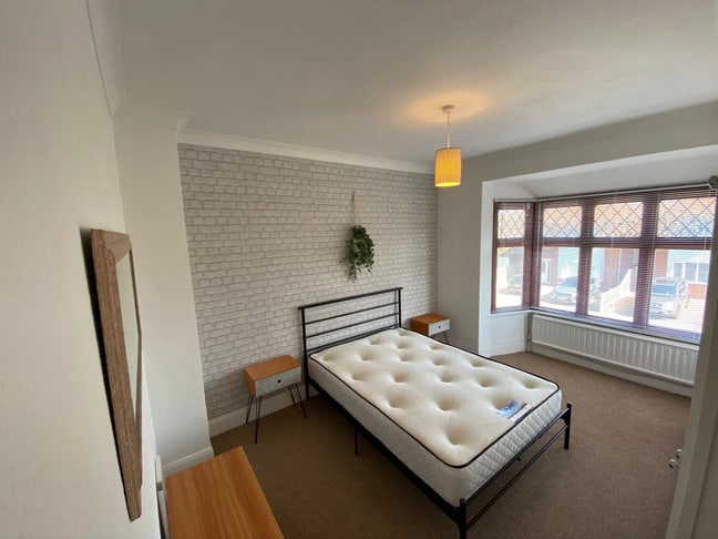 1x Double Room Available Now Main Photo