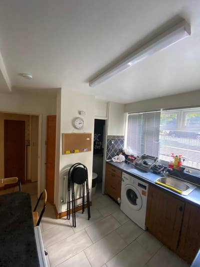 Newly Refurbished Double Rooms – 3 mins to Lewisha Main Photo