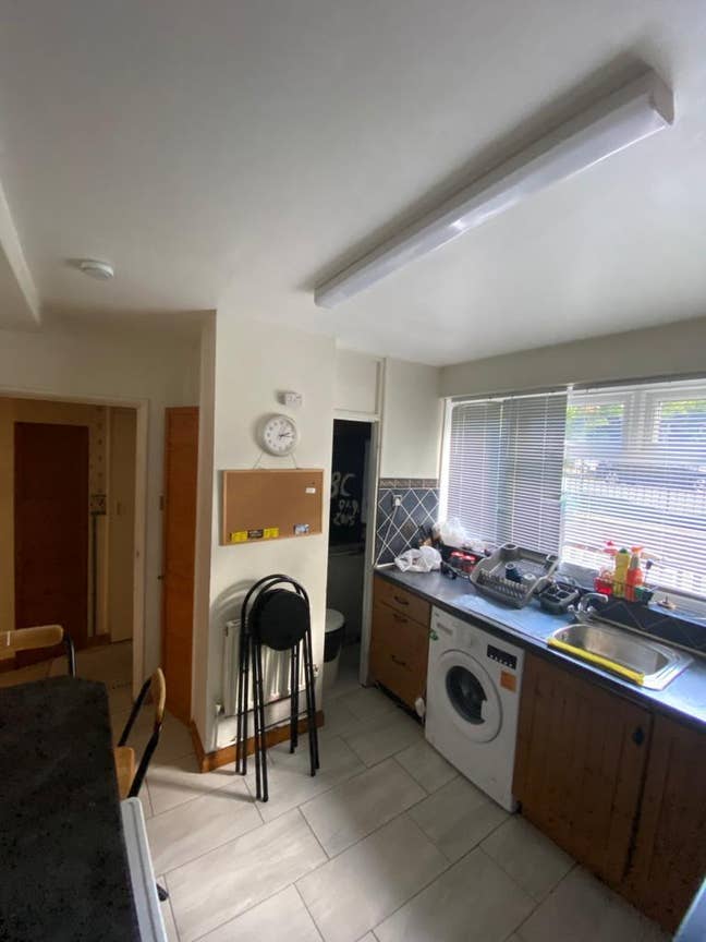 Newly Refurbished Double Rooms – 3 mins to Lewisha Main Photo