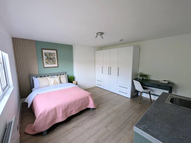 Newly Renovated Studio-style Rooms NW2 Main Photo