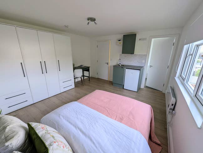 Newly Renovated Studio-style Rooms NW2 Main Photo