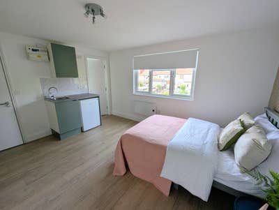Newly Renovated Studio-style Rooms NW2 Main Photo
