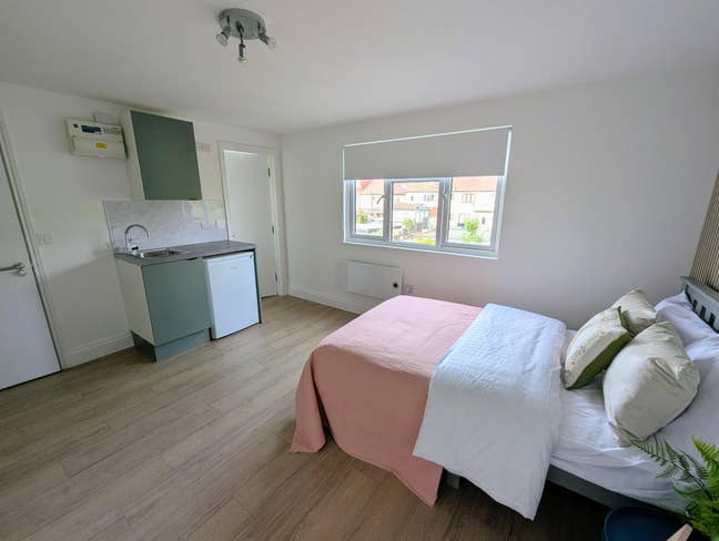 Newly Renovated Studio-style Rooms NW2 Main Photo
