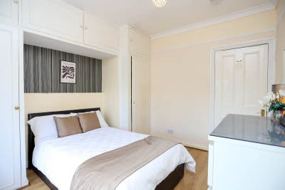 Double room / Short walk to West Ealingg Main Photo