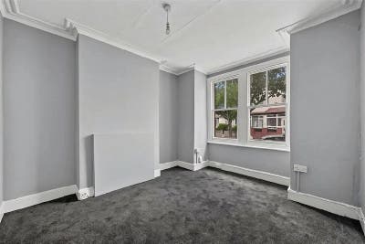 Brand New 2 Double Bed Terraced with Garden! Main Photo
