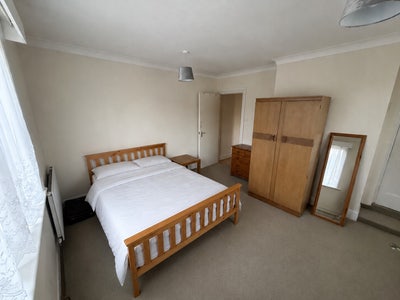 1 Spacious room available  Main Photo