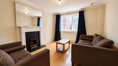 Students Only - 4 Bed Student House Main Photo
