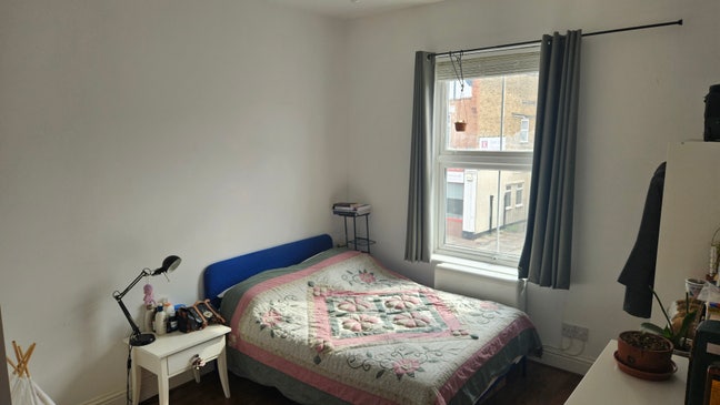 Furnished Double Room – East Molesey Main Photo
