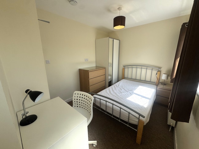 Room 4 - 38 Kirfield Drive, Hinckley, LE10  Main Photo
