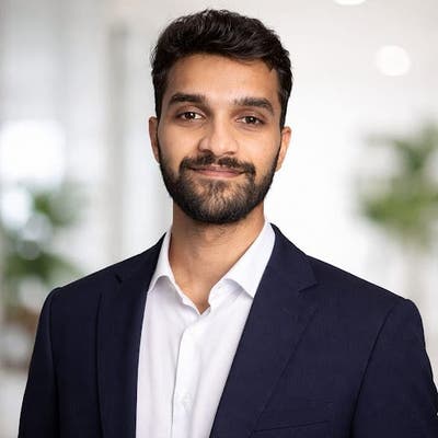 Working professional looking for double bed Main Photo