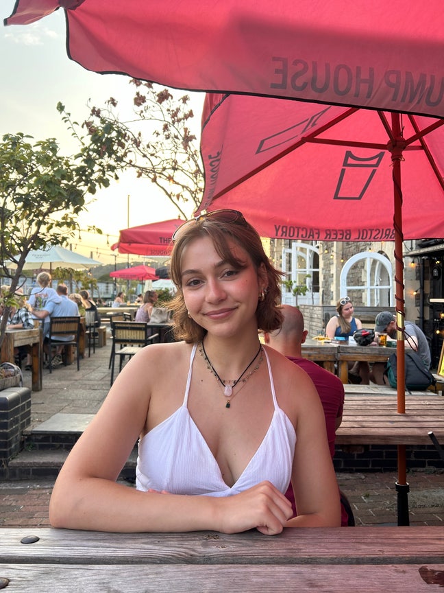 25 Year Old, Professional Female Main Photo