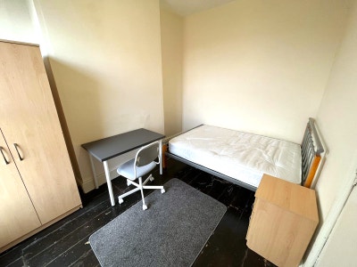  Room Available  -  Alfreton  Road,  NG7 Main Photo