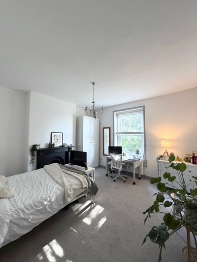 Spacious double size bedroom, sunny room bills inc Main Photo