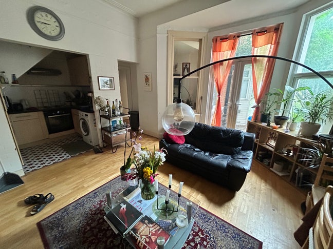 Creative double room in Willesden Green✨ Main Photo