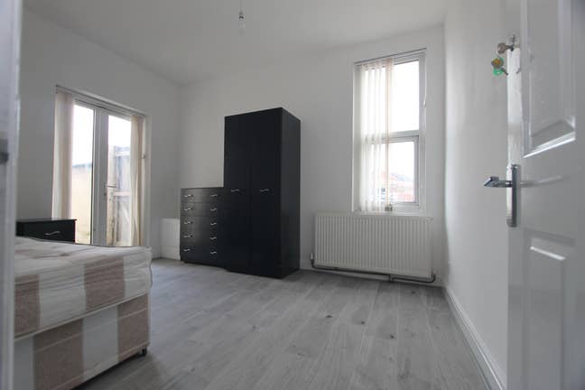 Double Room Bills Included  Main Photo