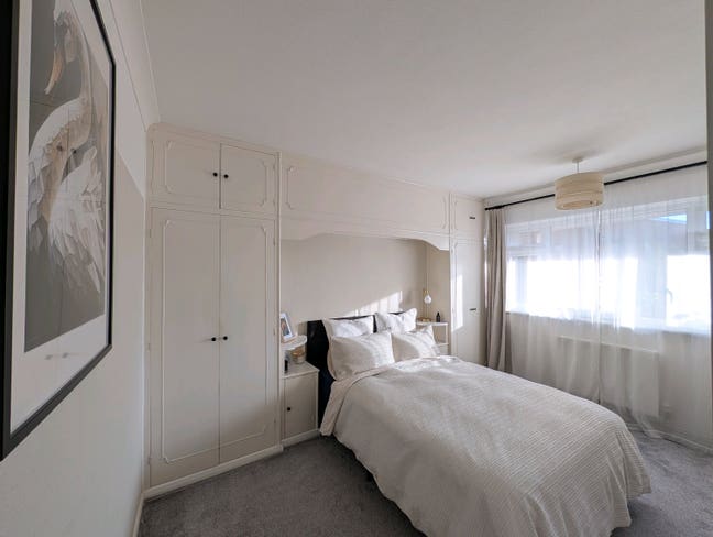 Spacious room in Wanstead; near-exclusive flat use Main Photo