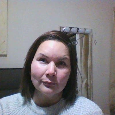 Professional Female seeks a single or double room Main Photo
