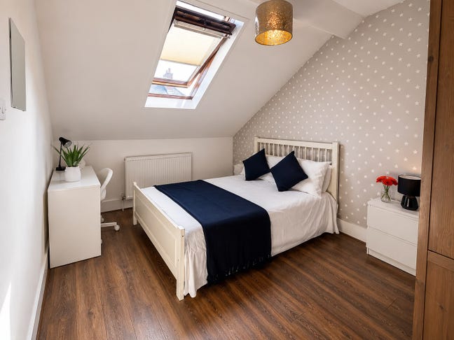 Beautiful Double 5 mins walk to Wimbledon Tube! Main Photo