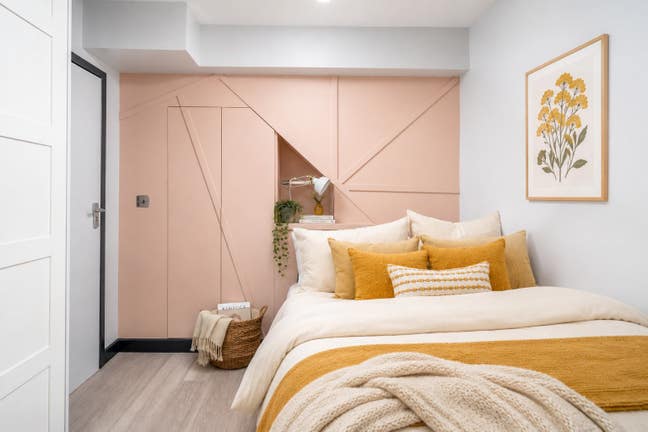 Modern Furnished Room in SW11 – All Bills Included Main Photo