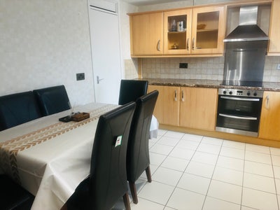 2 Double rooms next to Leeds City Centre Main Photo
