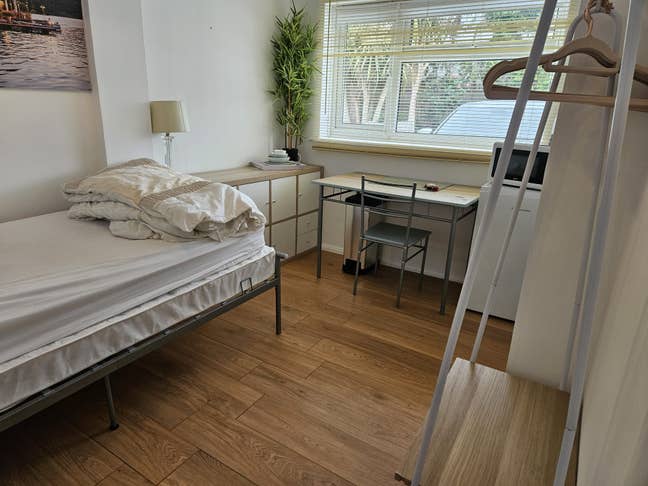 Bedroom in Detached House Close to Chi Town,Fridge Main Photo