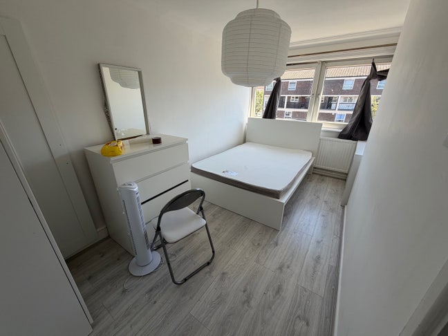 Social house seeking 4th roommate in E3 Main Photo