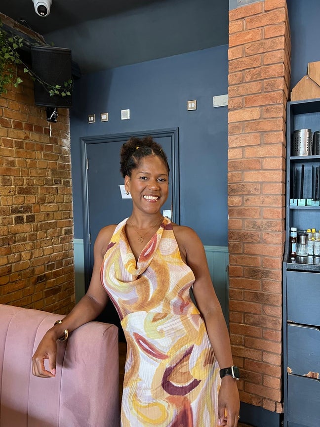 I am a female aged 35 looking for a single or... Main Photo