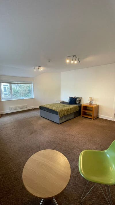 Extra-large room by the beach&train station Main Photo