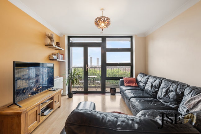 2 Bed Flat, Maltings Close, E3 Main Photo