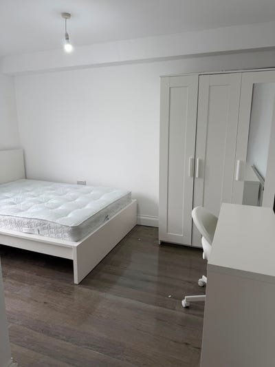 Newly Refurbished Rooms in Stratford E15 Main Photo