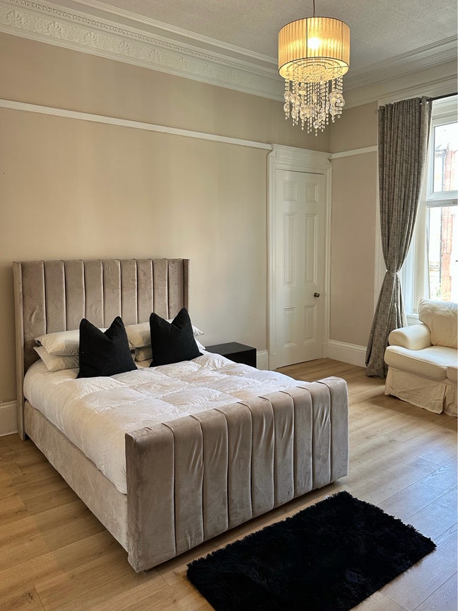 Master Bedroom | Pollokshields G41  Main Photo