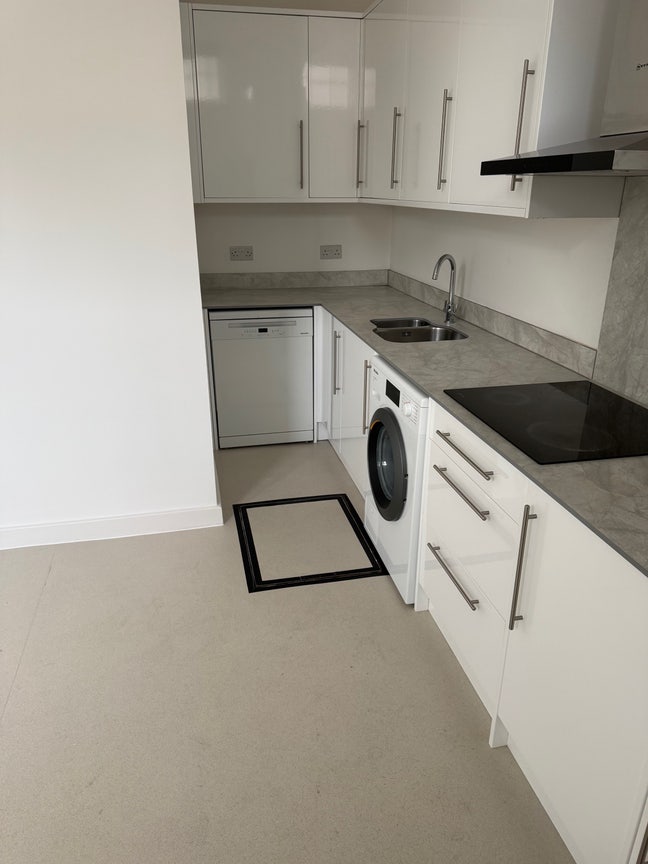 Spacious 2 Bedroom flat Main Photo
