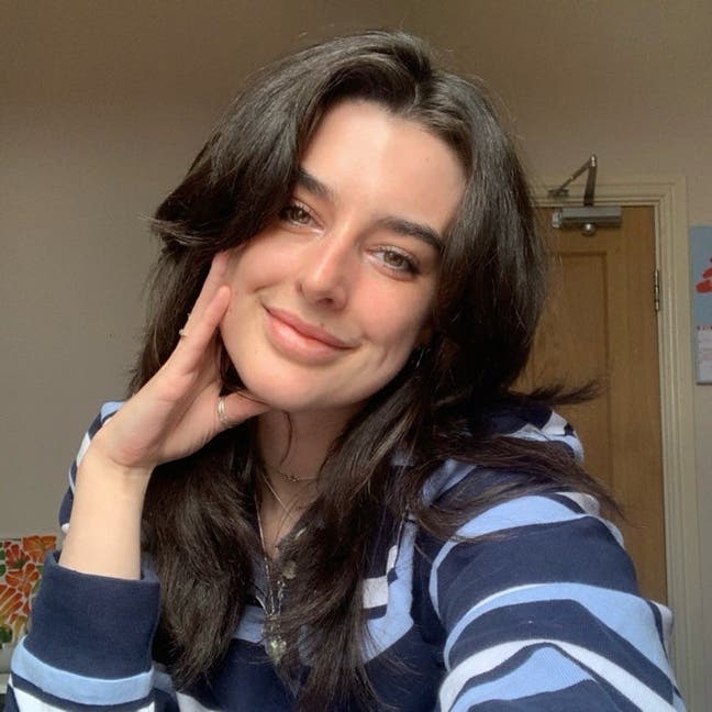 Hi I’m Lizzie, I’m 23 and looking for a d... Main Photo