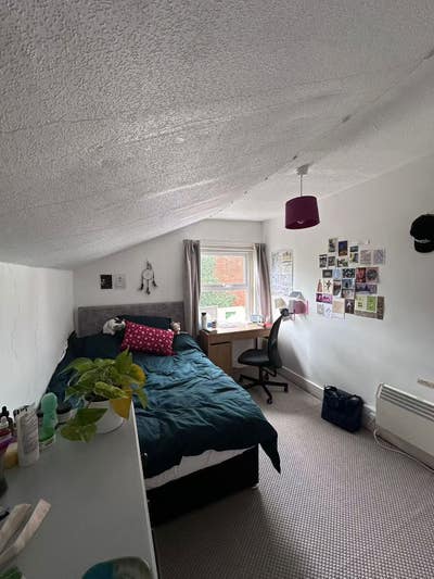 Room available just off Cowley Road Main Photo