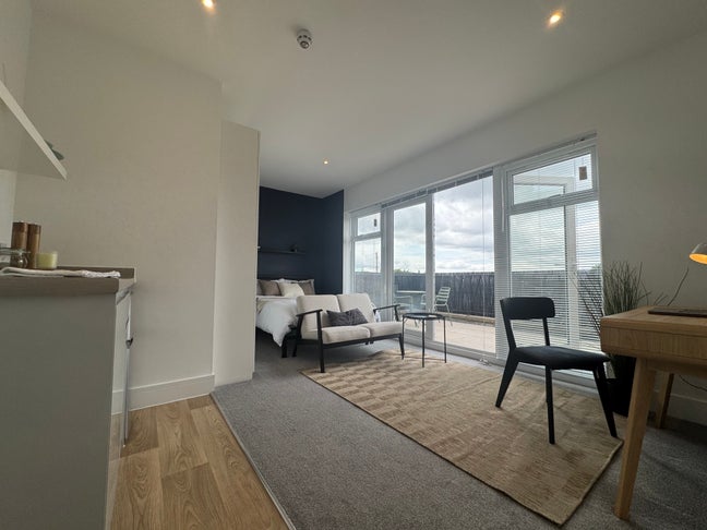 Huge Private Balcony | Extra Large En-Suite Room Main Photo