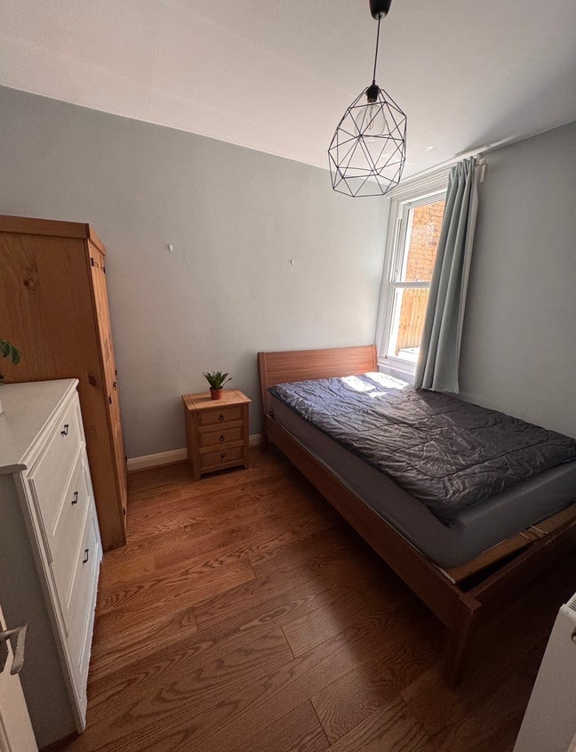 Room in SW2 - 15 Min Walk from Clapham North Main Photo