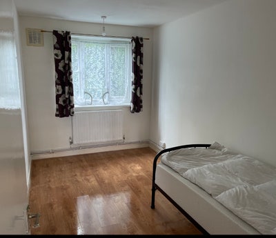 Very large room with balcony  Main Photo