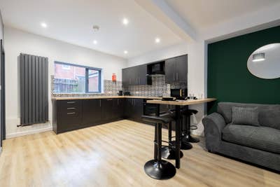 Stunning Room in BT12 - All Bills Included! Main Photo