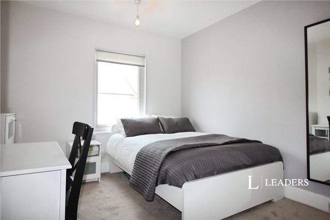 1 Double Furnished Room to Rent- Winchester Road Main Photo