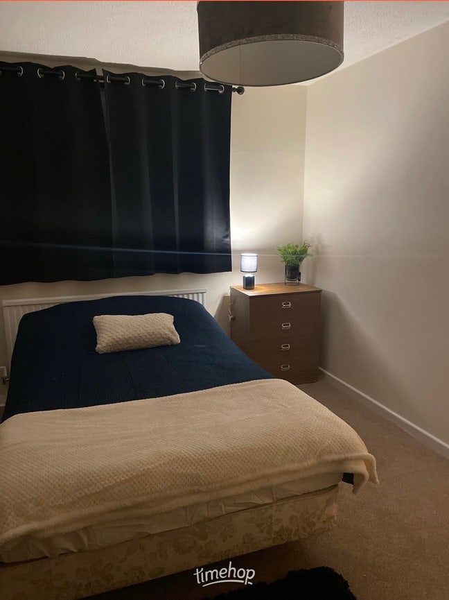 Double bedroom & separate living room Main Photo