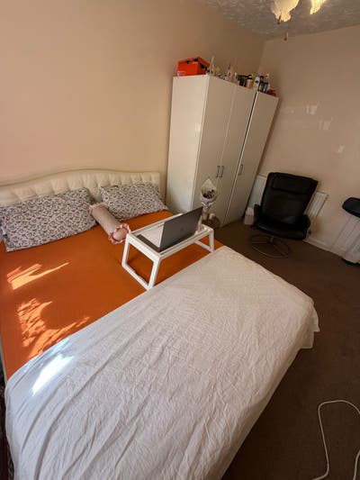 🛏️ Double Room Available in Edmonton N9 0DP Main Photo