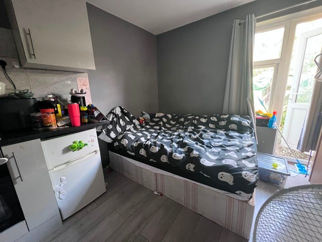 Studio Flat to Rent in London, Northolt UB5 4EH Main Photo