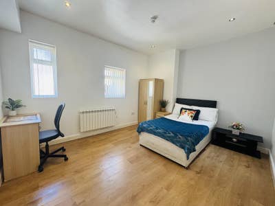 Spacious Beautiful Ensuite in LE1 Main Photo