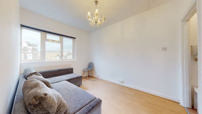 One-Bedroom Apartment Set on Edgware Road Main Photo