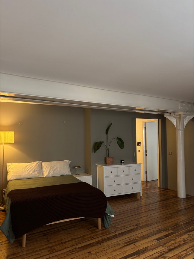 Spacious room in leith loft with own bathroom  Main Photo